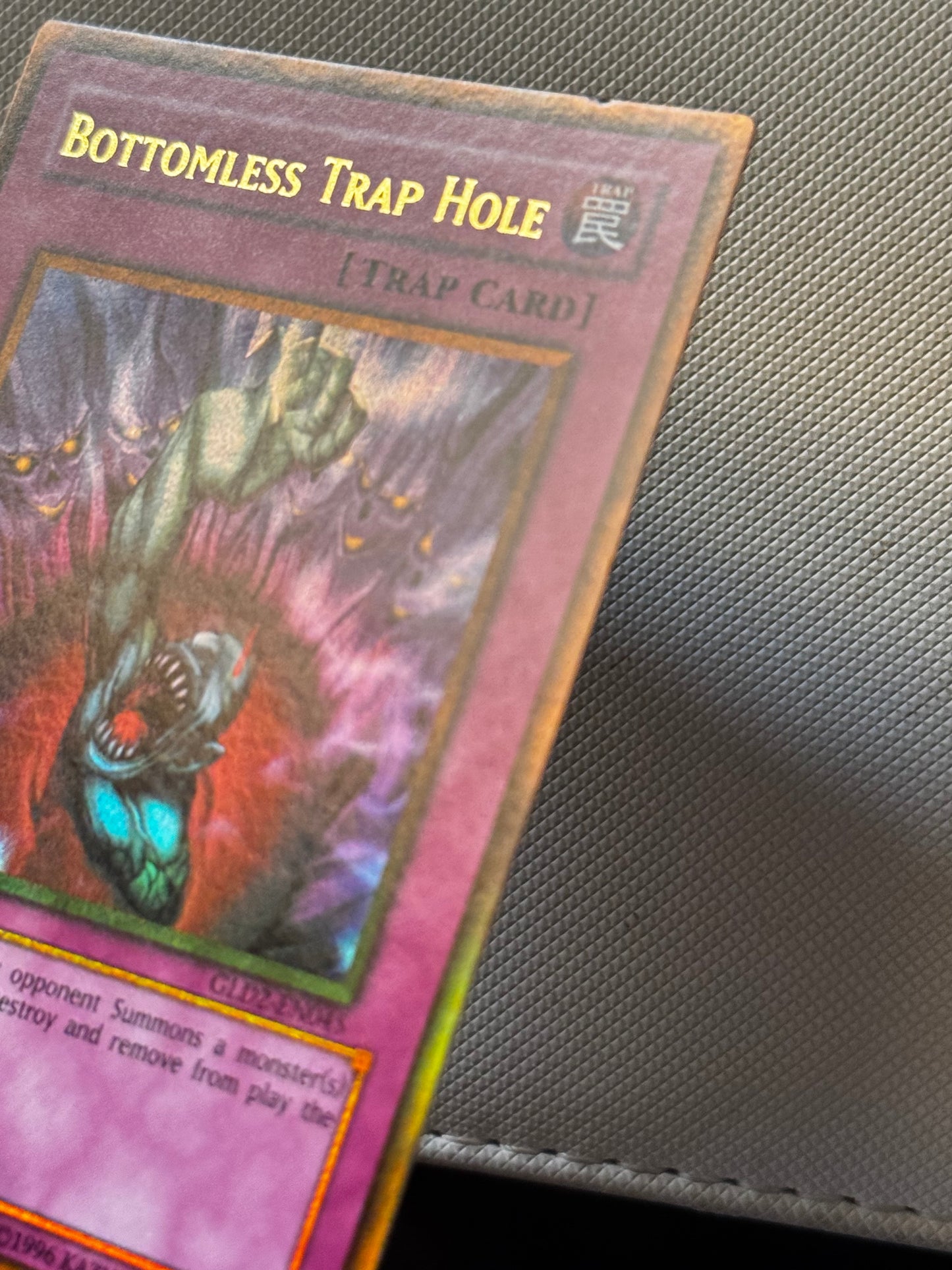Bottomless Trap Hole GLD2-EN045