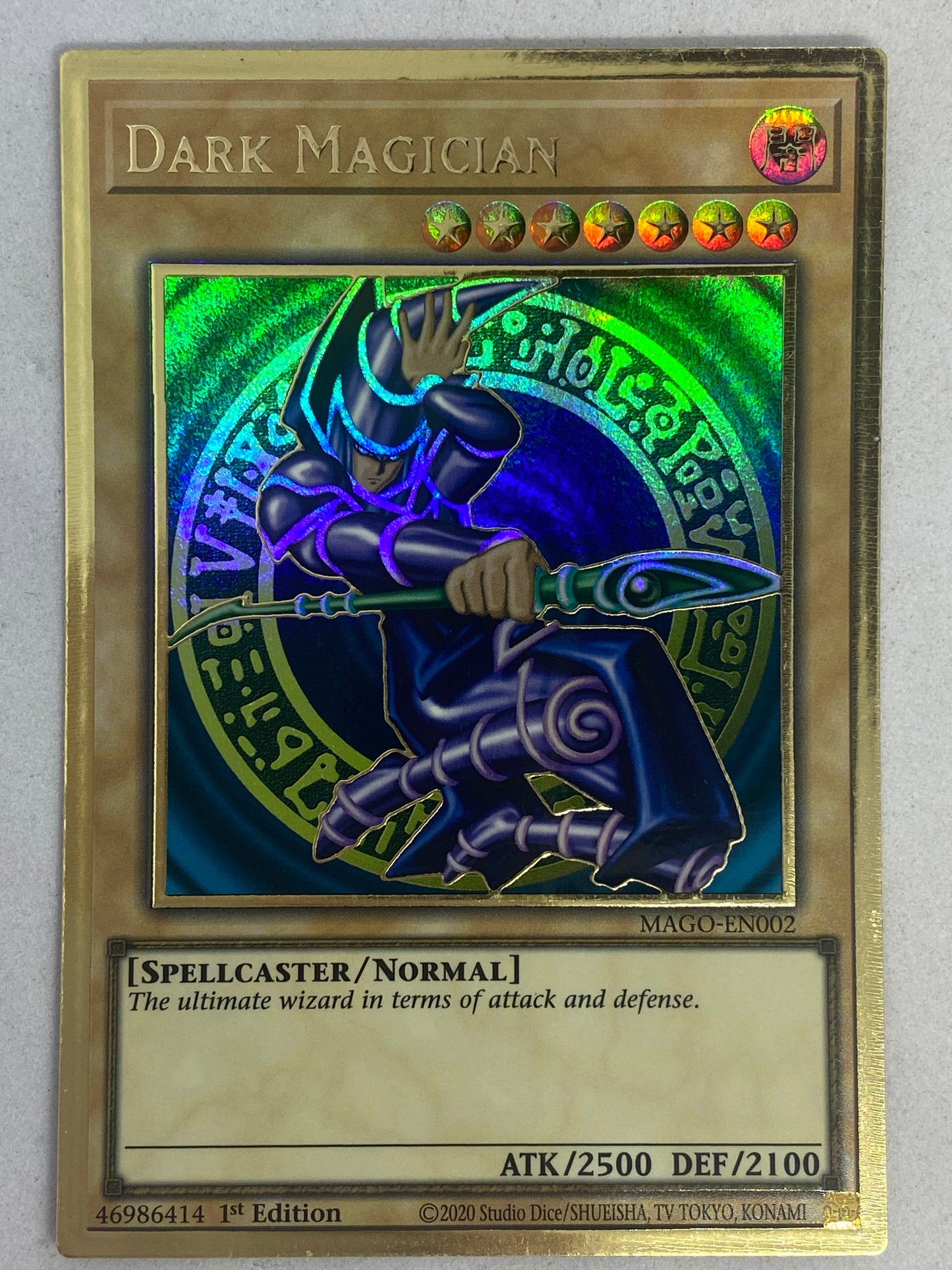 Dark Magician MAGO-EN002