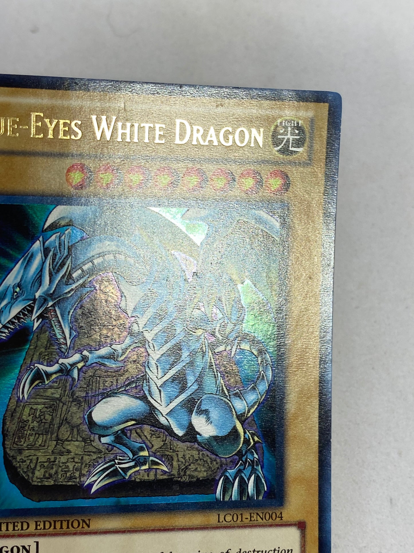Blue-Eyes White Dragon LC01-EN004