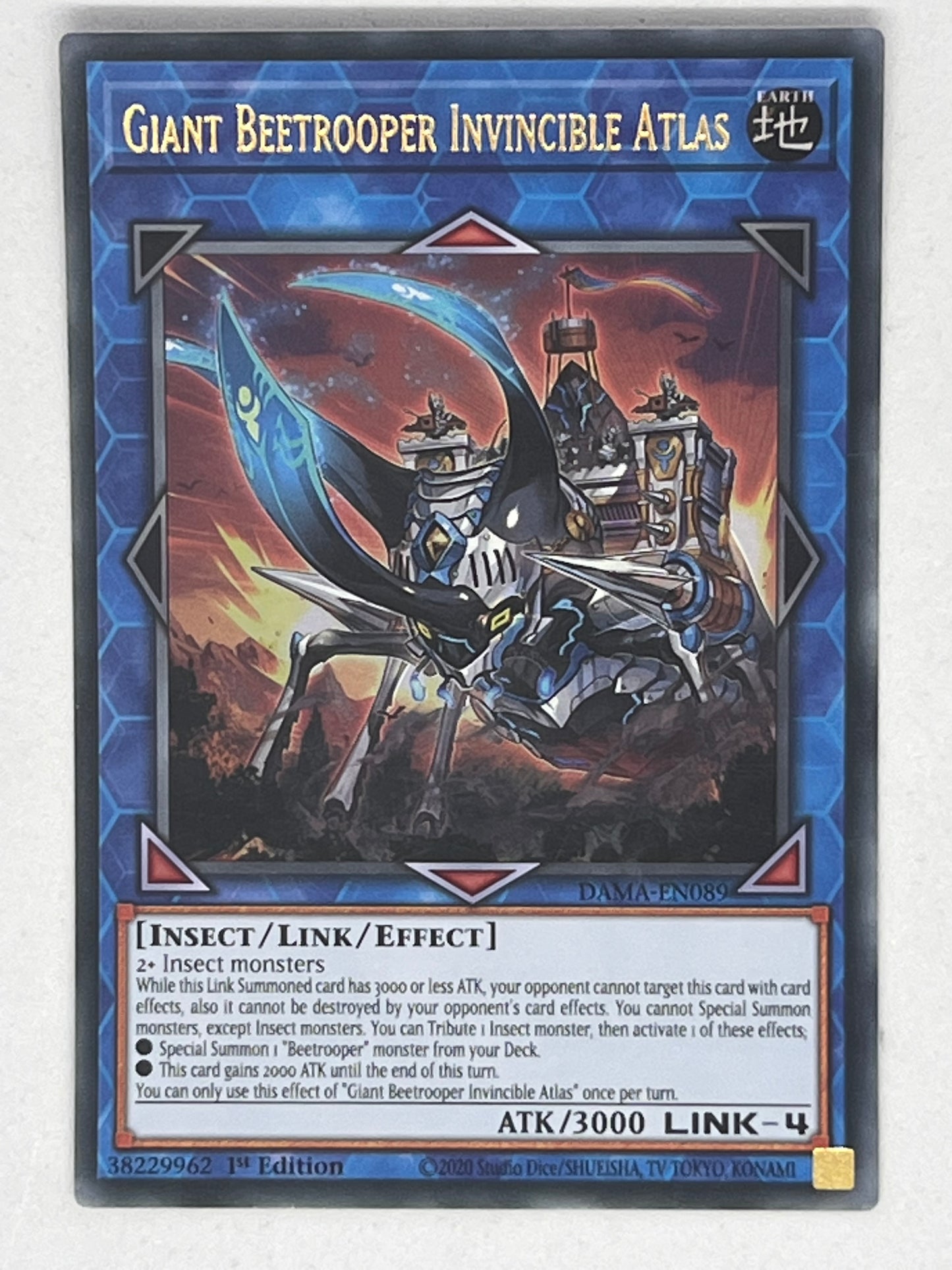 Giant Beetrooper Invincible Atlas DAMA-EN089