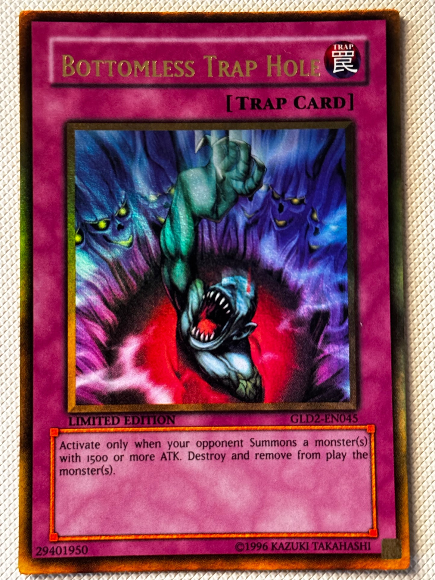 Bottomless Trap Hole GLD2-EN045