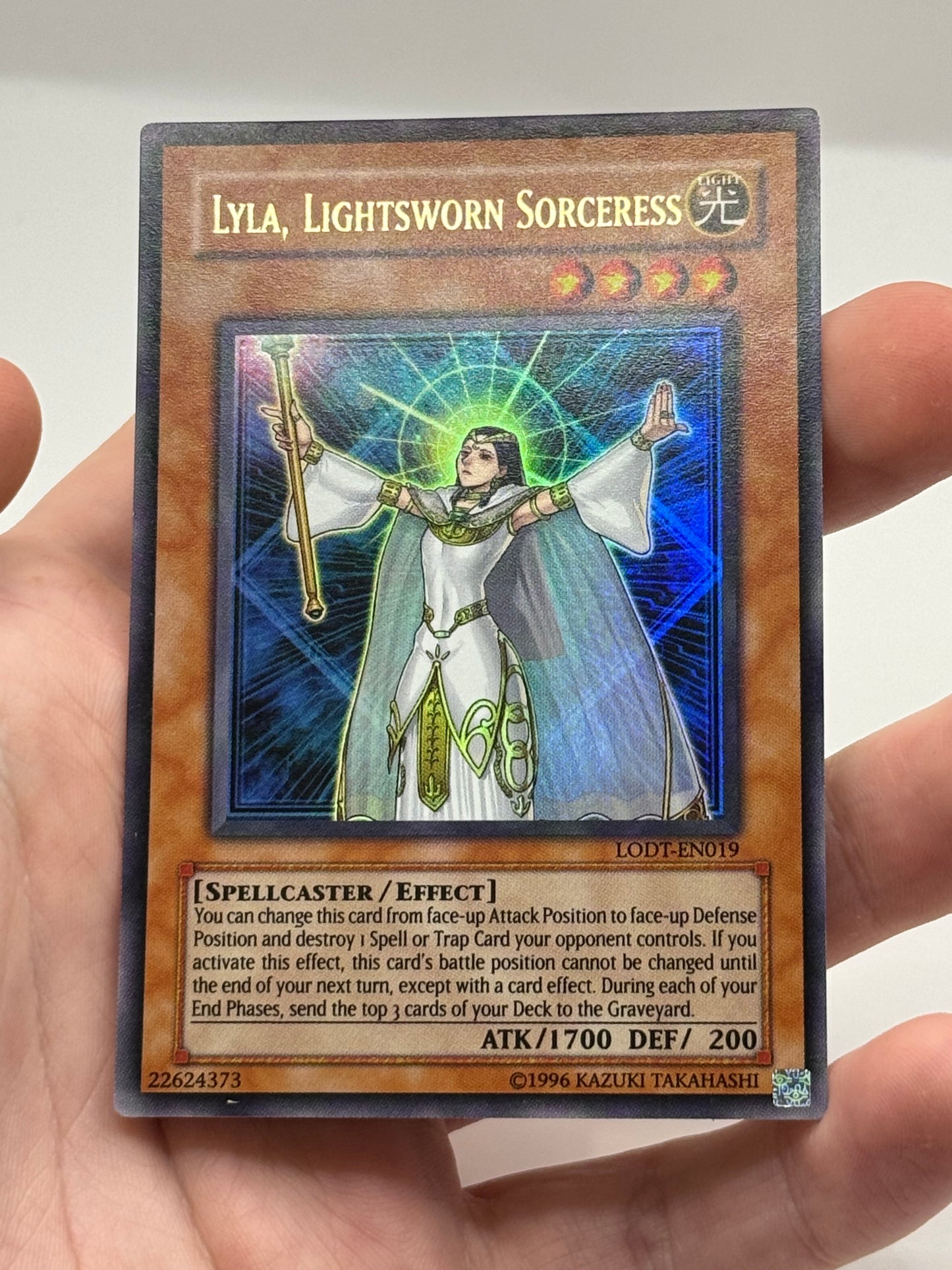 Lyla, Lightsworn Sorceress LODT-EN019