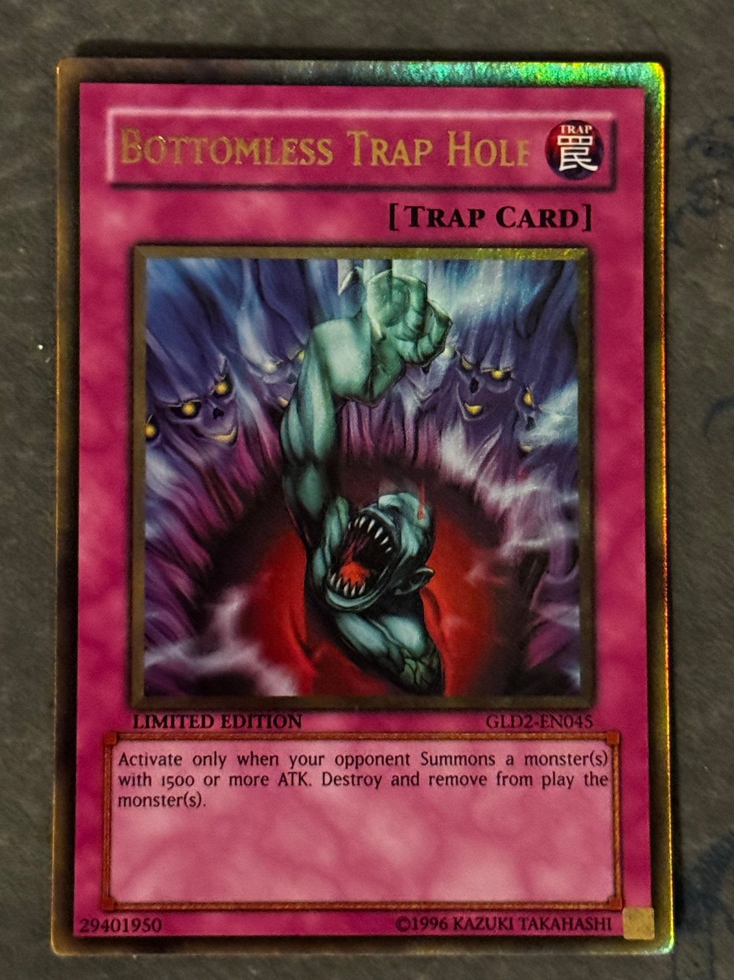 Bottomless Trap Hole GLD2-EN045