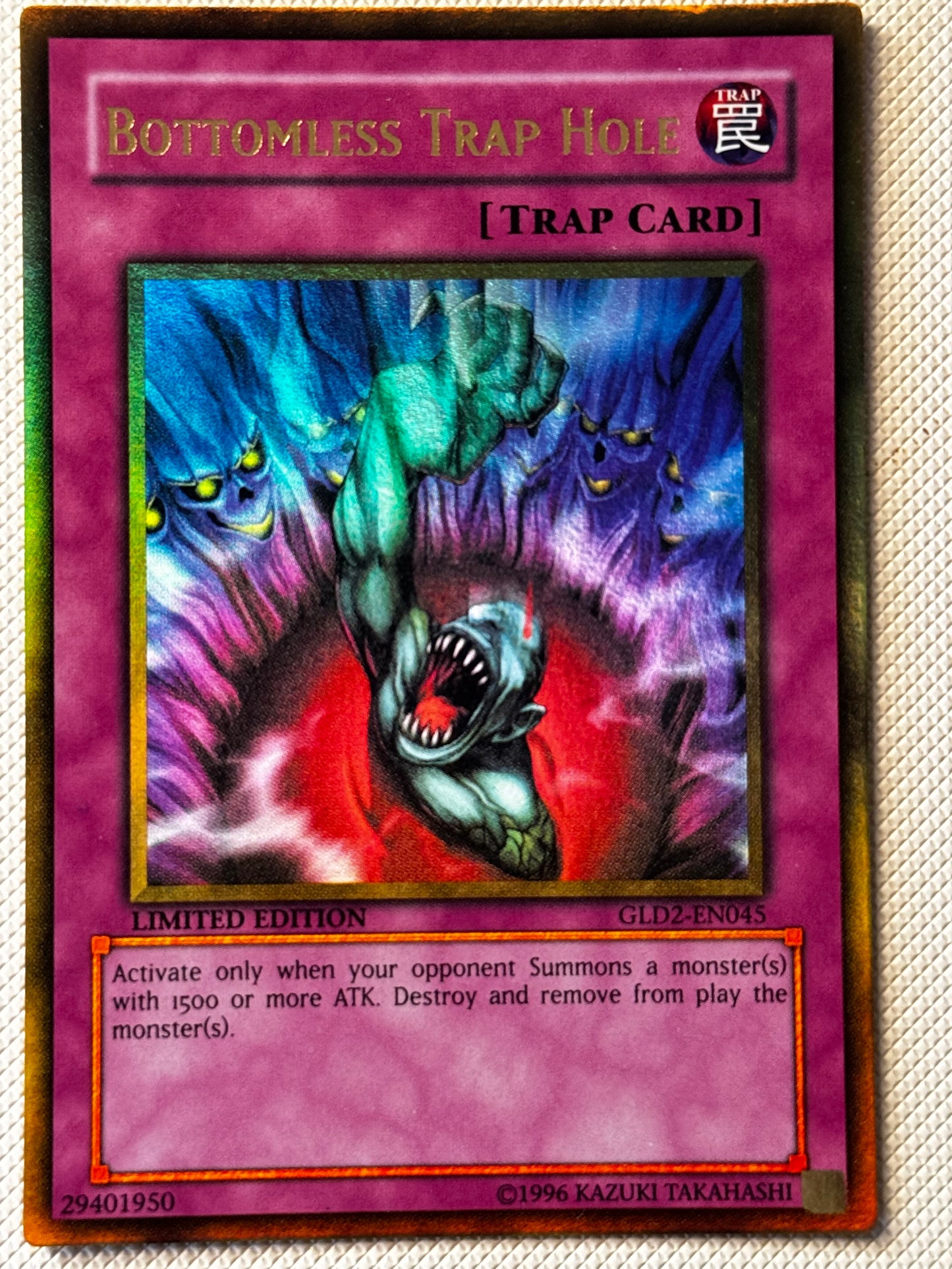 Bottomless Trap Hole GLD2-EN045