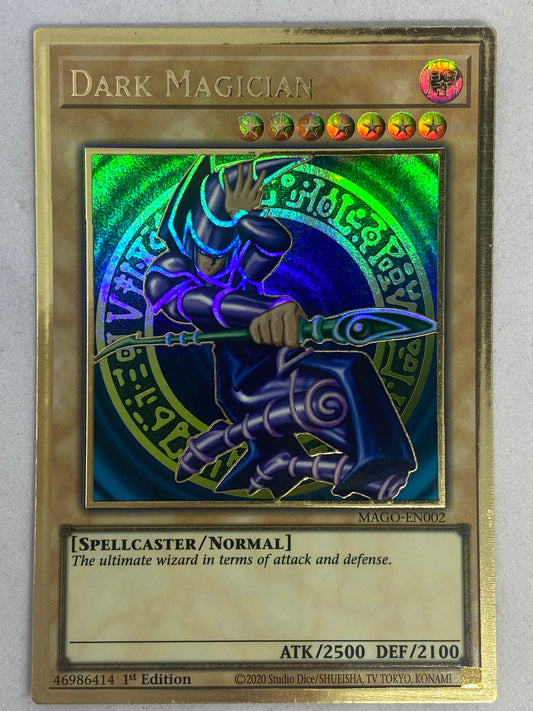Dark Magician MAGO-EN002